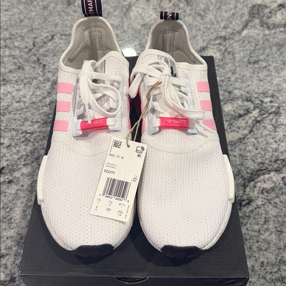 adidas gazelle silver green womens adidas NMD R1 V2  Club Thirteen